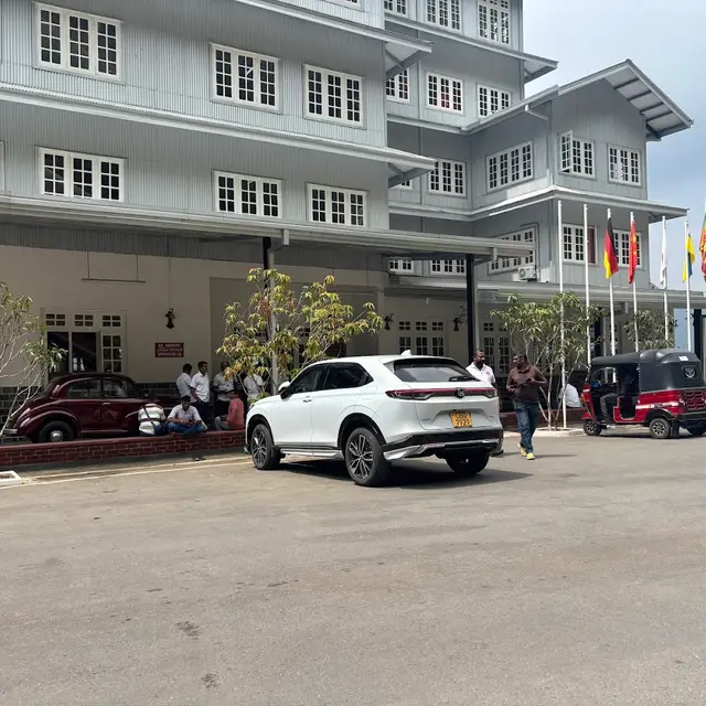 Boon Taxi & Tours Srilanka