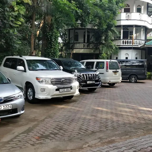 Travel and taxi service weligama